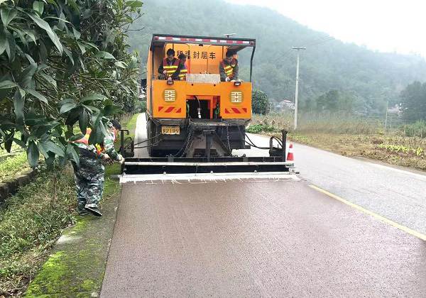 Sinoroader slurry sealer vehicle  helps the development of road construction in the Philippines_2